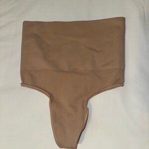 NWOT SKIMS High-Waist Brief Shapewear